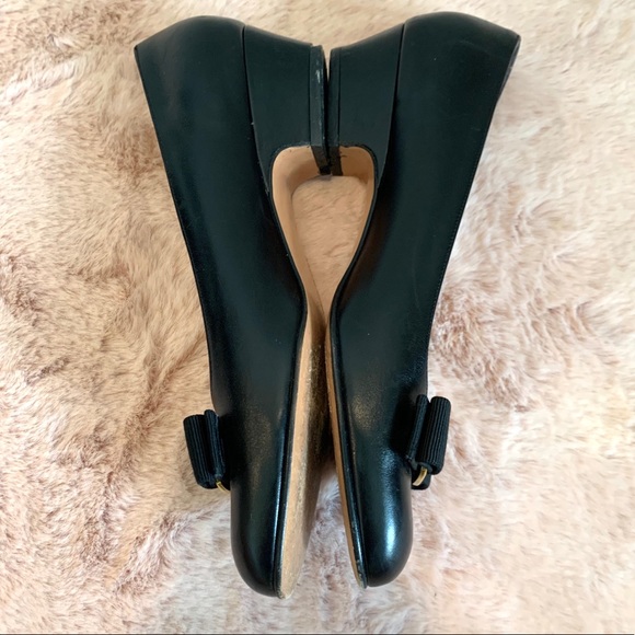 Salvatore Ferragamo Vara Patent Leather Pumps 7 Narrow - Picture 3 of 8